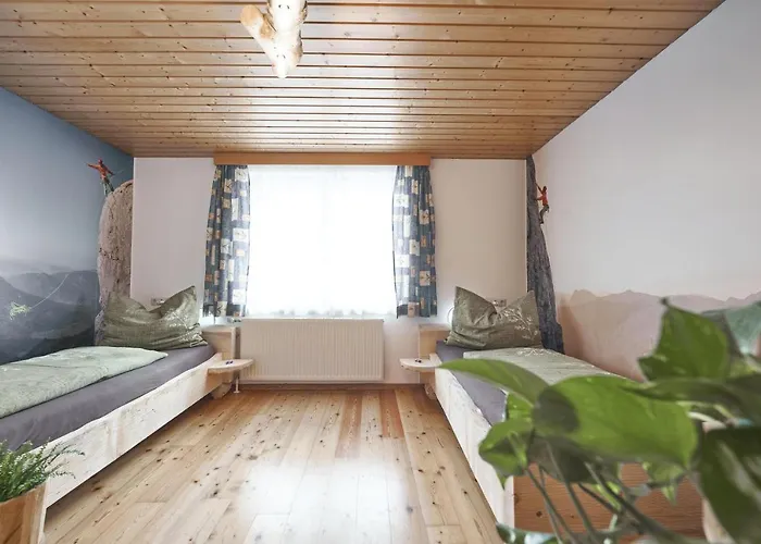 Xeis Nest بيت ضيافة أدمونت