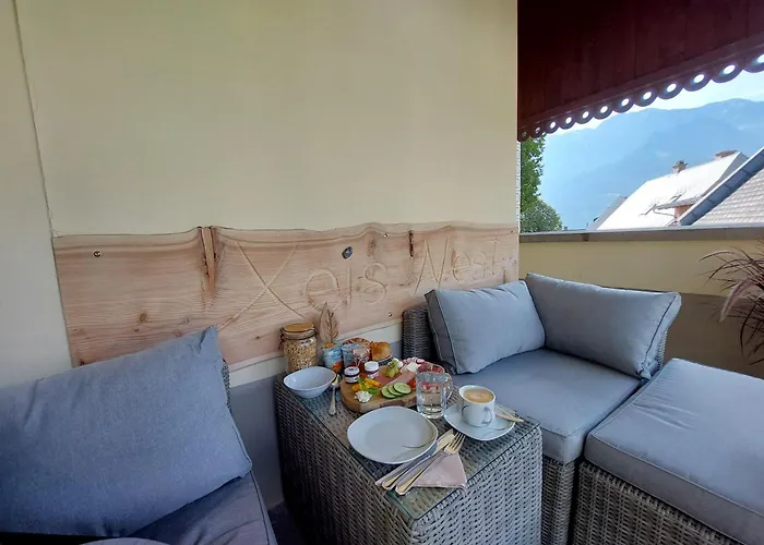 Xeis Nest أدمونت